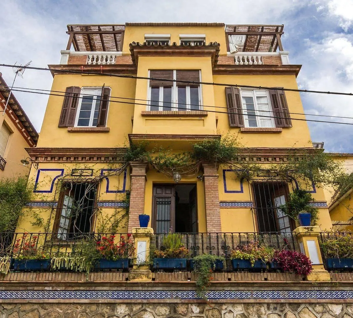 Villa Alicia Guest House contacts